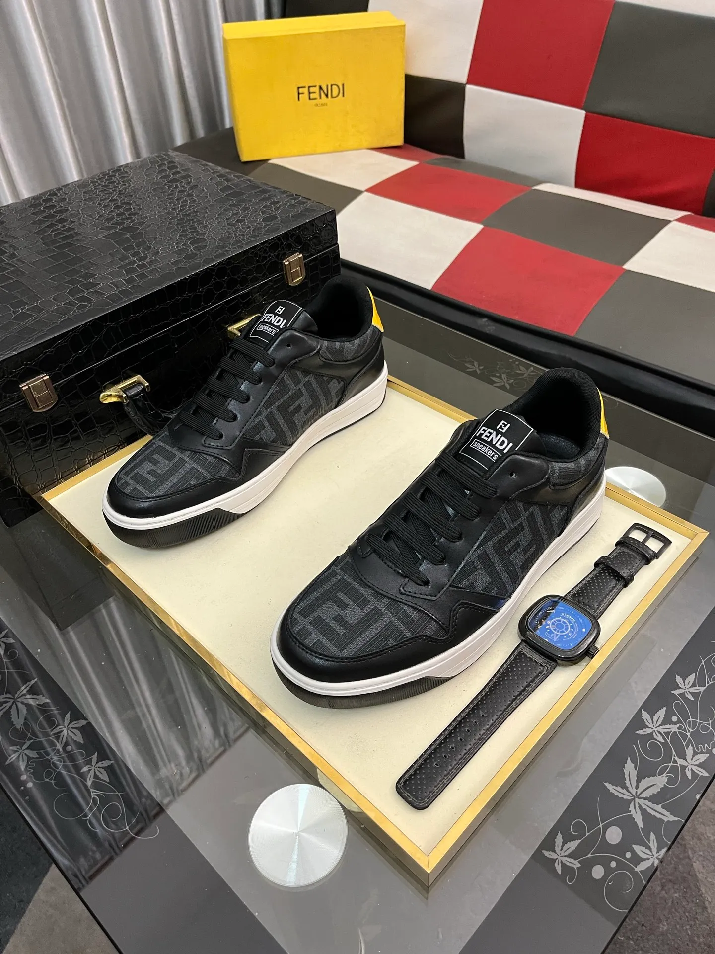 Men's Men's Shoes💰420⌚️⌚️[Fendi] Fendi's latest casual shoes for men! Available at counters simultaneously! A one-to-one replica of the original. Made entirely of imported top-grain calfskin, the interior is made of top-grain water-dyed cowhide, and the original factory-supplied rubber outsole. Leading new fashion concepts. Matching code: 38-443️⃣Colors available